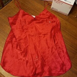 👸😴 Red Chemise